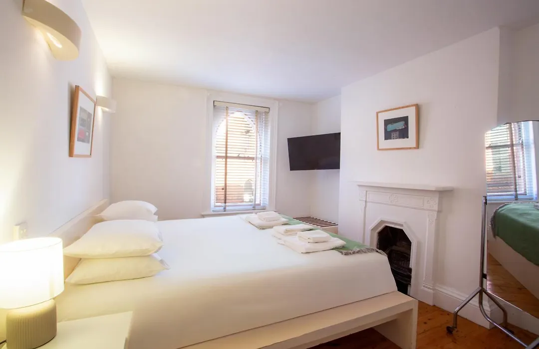 Kellys Hotel-1